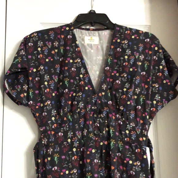 Marine Layer Isabella Button Front V-Neck Retro Midi Dress in Black Floral Print - Picture 9 of 16